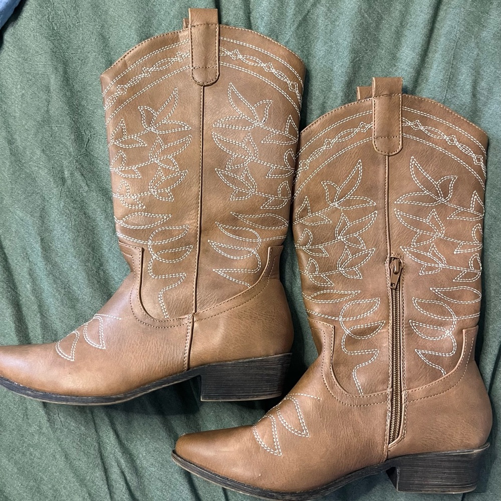 Size 7 just fab Jesse boot